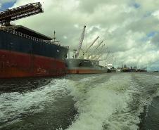 Terminal fecha o semestre com a maior movimentação de cargas para o período. Foram 25 milhões de toneladas movimentadas nos primeiros seis meses do ano. O porto bateu recordes nas movimentações de carga geral e granéis líquidos 
