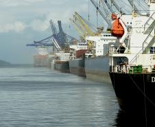 Terminal fecha o semestre com a maior movimentação de cargas para o período. Foram 25 milhões de toneladas movimentadas nos primeiros seis meses do ano. O porto bateu recordes nas movimentações de carga geral e granéis líquidos 
