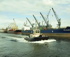 Terminal fecha o semestre com a maior movimentação de cargas para o período. Foram 25 milhões de toneladas movimentadas nos primeiros seis meses do ano. O porto bateu recordes nas movimentações de carga geral e granéis líquidos 