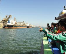 Appa premia vencedores do Concurso de Desenho do Projeto Porto Escola com passeio de barco pela baía de Paranaguá