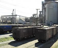 Descarga de grãos via ferrovia quase dobra em Paranaguá