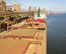 Corredor de exportação do Porto de Paranaguá bate recorde histórico de carregamento em 24 horas