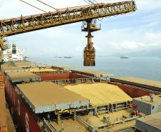 Corredor de exportação do Porto de Paranaguá bate recorde histórico de carregamento em 24 horas