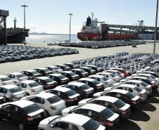 Exportação de veículos por Paranaguá bate recorde