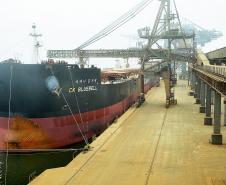 Porto de Paranaguá bate novo recorde de movimentação