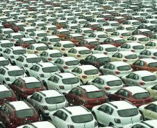 Paranaguá recebe volume inédito de veículos para exportação