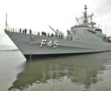 Fragata União chega ao Porto de Paranaguá para visita público no domingo
