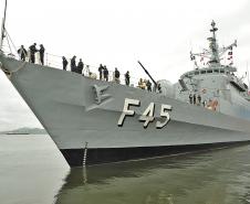 Fragata União chega ao Porto de Paranaguá para visita público no domingo