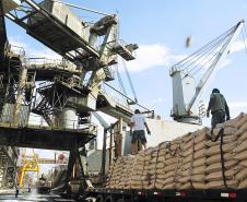 Movimentação do Porto de Paranaguá cresce o dobro da média nacional
