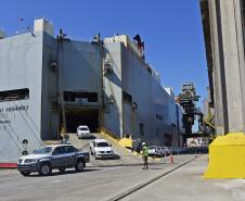 Porto de Paranaguá tem operação inédita para veículos