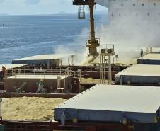  Porto de Paranaguá tem aumento de 14% na movimentação de abril