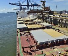  Porto de Paranaguá tem aumento de 14% na movimentação de abril