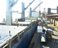A empresa, maior produtora e exportadora de papéis do Brasil, escolheu o porto paranaense para realizar a movimentação de celulose e derivados. Desde 2016, quando começou a operar no Estado, foram 1.779.796 toneladas transportadas.