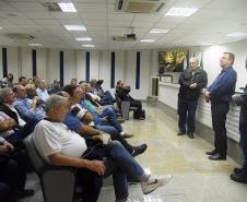 Servidores do Departamento de Economia Rural (Deral) da Secretaria de Estado da Agricultura e Abastecimento, conheceram o processo que a soja, o milho e os demais produtos paranaenses percorrem, desde o campo até a exportação para outros países.