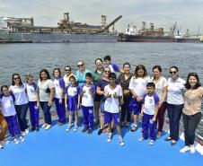 Assinatura entre os Portos do Paraná e as prefeituras de Paranaguá e Antonina aconteceu nesta quarta-feira (14). Pelo quinto ano consecutivo, estudantes vão participar de atividades de educação ambiental por meio de visitas ao Porto de Paranaguá. 