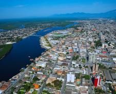 Empregos e tributos geram desenvolvimento de Paranaguá