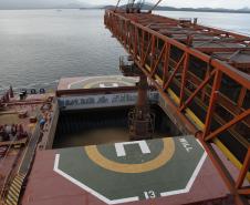 A partir desta semana, a expectativa é um aumento tanto no fluxo de caminhões para descarga do produto, quanto no número de navios para carregar as commodities com destino a outros países.