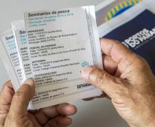 A Diretoria de Meio Ambiente da Administração dos Portos do Paraná convoca os pescadores de Paranaguá, Pontal do Sul, Antonina e Guaraqueçaba para participar dos Seminários da Pesca que começam já na próxima semana. Durante os encontros, os profissionais receberão uma devolutiva com os resultados de quatro anos de monitoramento atividade na região.

