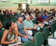 Portos do Paraná promoveram nesta segunda-feira (15), em Antonina, o 3.º Seminário da Pesca no Colégio Estadual Brasilio Machado. 30 pescadores e marisqueiras se reuniram com a equipe da Diretoria de Meio Ambiente para receber o resultado do monitoramento da atividade pesqueira na região.