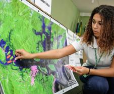 Portos do Paraná promoveram nesta segunda-feira (15), em Antonina, o 3.º Seminário da Pesca no Colégio Estadual Brasilio Machado. 30 pescadores e marisqueiras se reuniram com a equipe da Diretoria de Meio Ambiente para receber o resultado do monitoramento da atividade pesqueira na região.