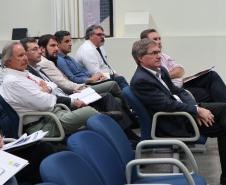 Um dos assuntos principais tratados no encontro técnico desta terça-feira (16) foram os projetos e ações dos Portos do Paraná. A administração dos Portos do Paraná falou, nesta terça-feira (16), para representantes do setor produtivo do Estado. O cenário atual da atividade portuária no Paraná, dados estatísticos, obras em andamentos e projetos futuros foram os assuntos apresentados pelo diretor-presidente Luiz Fernando Garcia durante uma oficina técnica, no auditório do Sistema Ocepar.