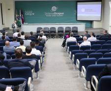 Um dos assuntos principais tratados no encontro técnico desta terça-feira (16) foram os projetos e ações dos Portos do Paraná. A administração dos Portos do Paraná falou, nesta terça-feira (16), para representantes do setor produtivo do Estado. O cenário atual da atividade portuária no Paraná, dados estatísticos, obras em andamentos e projetos futuros foram os assuntos apresentados pelo diretor-presidente Luiz Fernando Garcia durante uma oficina técnica, no auditório do Sistema Ocepar.