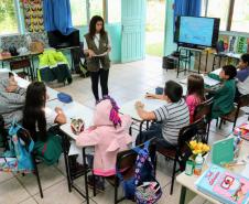 s Portos do Paraná deram início ao primeiro módulo do Programa de Educação Ambiental de 2019. As atividades com as crianças da rede municipal de 12 comunidades do entorno começaram este mês e serão realizadas a cada bimestre, até novembro. No total, são quase 300 alunos, de 1º a 5º anos, que participam das aulas e momentos lúdicos preparados pelos profissionais.
