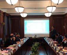 Comitiva paranaense teve reunião com executivos da China Communication Construction Company (CCCC), uma das maiores empresas chinesas que, no setor de infraestrutura e logística, opera rodovias, ferrovias, metrôs, portos e aeroportos. 
