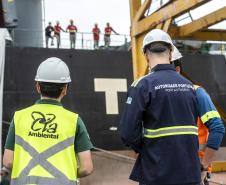  

A equipe do Serviço Especializado em Engenharia de Segurança e em Medicina do Trabalho (Sesmet), vinculado à Diretoria de Meio Ambiente dos Portos do Paraná, passa a utilizar o Índice de Segurança Portuária (ISP). A ferramenta gerencial permite identificar o número de desvios comportamentais observados nas atividades que ocorrem nas áreas portuárias e relacioná-los com o potencial que esses desvios possuem para a ocorrência de acidentes de trabalho.