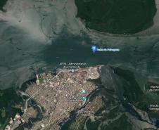 As formações são parte de um complexo conhecido como “Pedra da `Palangana”, com mais de 200 mil metros cúbicos, e estão localizadas no canal principal de acesso ao Porto de Paranaguá, um pouco à frente do Terminal de Contêineres. 