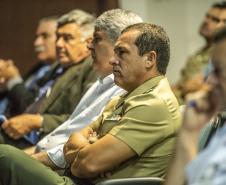 Civis e militares recebidos pela diretoria são alunos do Curso de Logística e Mobilização Nacional. O objetivo da visita foi reunir informações para os trabalhos acadêmicos do grupo 