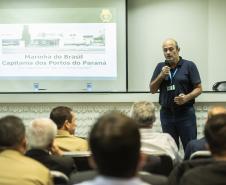 Civis e militares recebidos pela diretoria são alunos do Curso de Logística e Mobilização Nacional. O objetivo da visita foi reunir informações para os trabalhos acadêmicos do grupo 