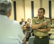 Civis e militares recebidos pela diretoria são alunos do Curso de Logística e Mobilização Nacional. O objetivo da visita foi reunir informações para os trabalhos acadêmicos do grupo 