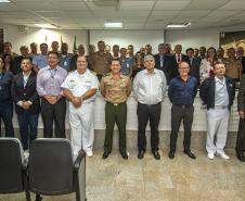 Civis e militares recebidos pela diretoria são alunos do Curso de Logística e Mobilização Nacional. O objetivo da visita foi reunir informações para os trabalhos acadêmicos do grupo 