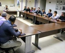 A diretoria executiva dos Portos do Paraná realizou nesta sexta-feira (31) uma reunião técnica sobre a retomada de investimentos no Porto Público de Antonina. Equipes das diretorias de engenharia, meio ambiente, empresarial, administrativa-financeira e jurídica visitaram a sede Barão de Teffé e o TPPF. 