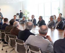 Governador Ratinho Junior autorizou a contratação da empresa que fará a obra. Investimento de R$ 41 milhões será custeado pela Portos do Paraná. Haverá aumento de 60% na capacidade portuária. 