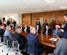 Governador Ratinho Junior autorizou a contratação da empresa que fará a obra. Investimento de R$ 41 milhões será custeado pela Portos do Paraná. Haverá aumento de 60% na capacidade portuária. 
