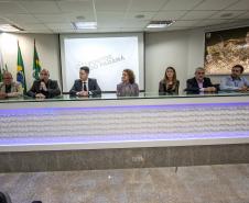 Grupo conheceu o cais público, participou de uma palestra e acompanhou a operação de cargas no porto de Paranaguá. 