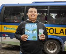 O artista premiado no ano passado, estava novamente nesta visita de hoje (27). Daniel Nunes, de 23 anos, conta que a visita é muito legal, principalmente porque ele pode ver os botos. 