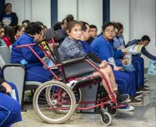 A visita foi dividida em duas turmas de 80 alunos, uma pela manhã e outra, à tarde. Pela manhã, participaram da palestra e visita ao cais do Porto de Paranaguá alunos mais velhos. À tarde, foi a vez das crianças. Nos dois momentos, com os dois públicos, a emoção foi contagiante.