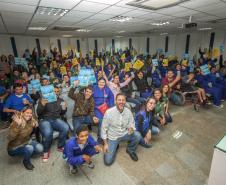 A visita foi dividida em duas turmas de 80 alunos, uma pela manhã e outra, à tarde. Pela manhã, participaram da palestra e visita ao cais do Porto de Paranaguá alunos mais velhos. À tarde, foi a vez das crianças. Nos dois momentos, com os dois públicos, a emoção foi contagiante.