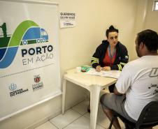 Os caminhoneiros que passarem pelo Pátio de Triagem do Porto de Paranaguá, nesta segunda-feira (1º), das 14h às 17h, vão receber cuidados de saúde, vacinação, orientação espiritual e palestras sobre trânsito e segurança. O evento marca a retomada das edições mensais do projeto Porto em Ação. 