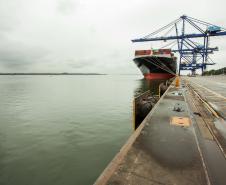 Profundidade que as embarcações ficam submersas na água, no novo berço 218, passa de 9,5 para 12,5 metros. Com isso, o porto paranaense deve ter um ganho operacional de 25%, flexibilizando o uso dos quatro berços exclusivos para carga conteinerizada e sob rodas.