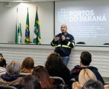 O Porto de Paranaguá retomou a recepção de grupo para palestra e visitação ao cais nos finais de semana. Os alunos do Colégio Estadual Júlio Mesquita, de Curitiba, foram os primeiros a participar das atividades neste sábado (6). 
