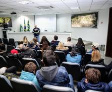 O Porto de Paranaguá retomou a recepção de grupo para palestra e visitação ao cais nos finais de semana. Os alunos do Colégio Estadual Júlio Mesquita, de Curitiba, foram os primeiros a participar das atividades neste sábado (6). 

