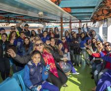 Cerimônia de premiação aconteceu nesta quarta-feira (10). Os dez alunos vencedores do concurso de desenhos e frases do programa Porto Escola, acompanhados de professores, ganharam um passeio de barco, kits de desenho e um quadro com a composição vencedora.