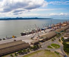 O Porto de Paranaguá possui um Entreposto para escoar produtos do Paraguai (importação e exportação). Foi estabelecido, na década de 50, um convênio entre Brasil e Paraguai que criou o entreposto em Paranaguá e deu também ao Brasil um porto seco em território paraguaio.