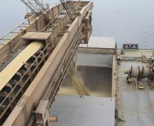 Considerando o total das exportações de granéis sólidos, o Porto de Paranaguá movimentou 14,4 milhões de toneladas, alta de 4% em relação a 2010.