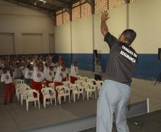 A programação, que vai até sexta-feira (28), foi iniciada com uma palestra do técnico em segurança e saúde José Antônio da Silva. Ele fez um comparativo entre uma partida de futebol e os cuidados que todos precisam ter em relação à segurança. Nesta terça-feira, serão apresentados pelos técnicos de segurança dos terminais as atividades de riscos de cada uma das empresas. 