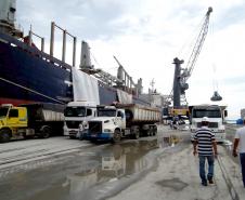 Além do aumento na movimentação de cargas, o Porto de Antonina está se preparando para receber indústrias off-shore. Diversas empresas interessadas em desenvolver plataformas e outros produtos destinados à exploração do pré-sal já demonstraram interesse em se instalar na cidade. 